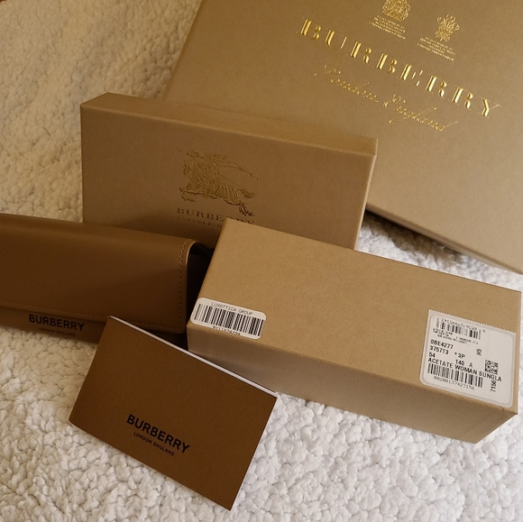💕AUTHENTIC💕 Women's Burberry Eyewear- Polarized NWT - Picture 8 of 11